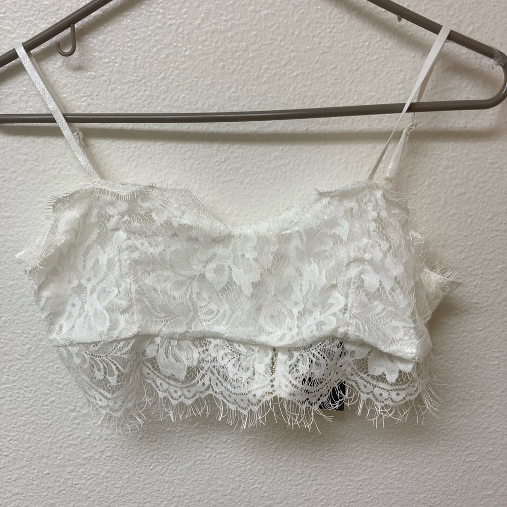 NWT ROPALIA Lace and Eyelash Fringe Bralette (M)
